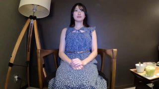 淫妹肉棒不够吃要拳头插入黑鲍鱼